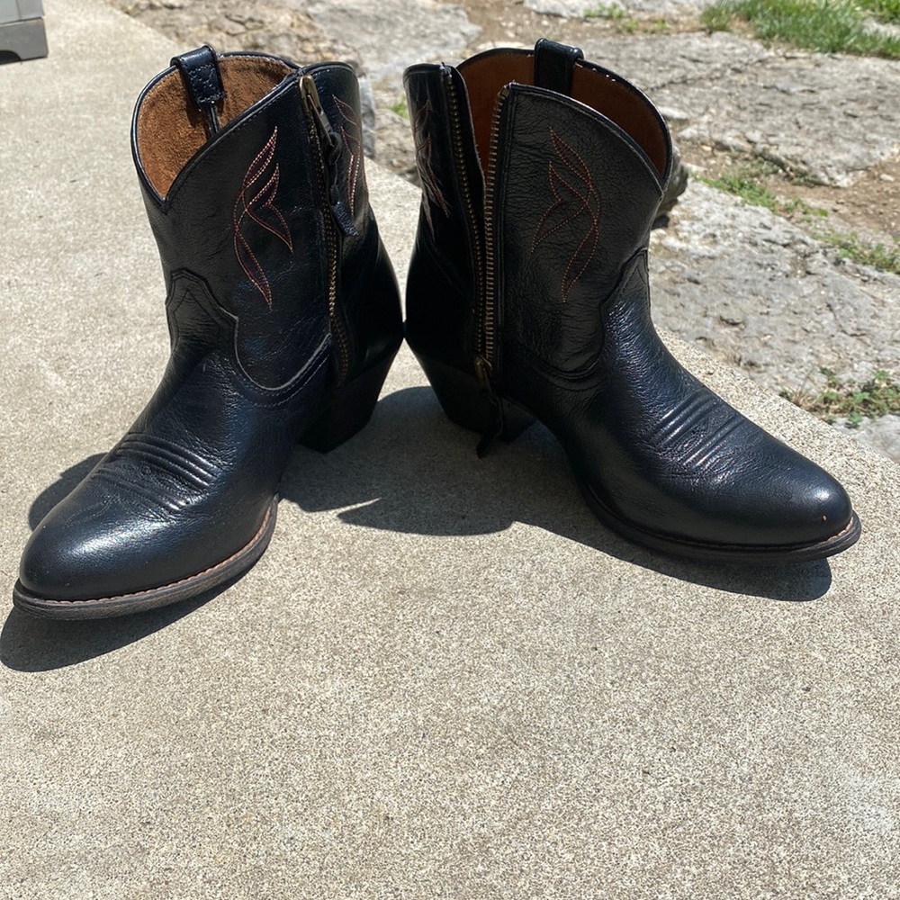 Ariat Women’s Short Boots Black Size 8.5… WORN ONCE!